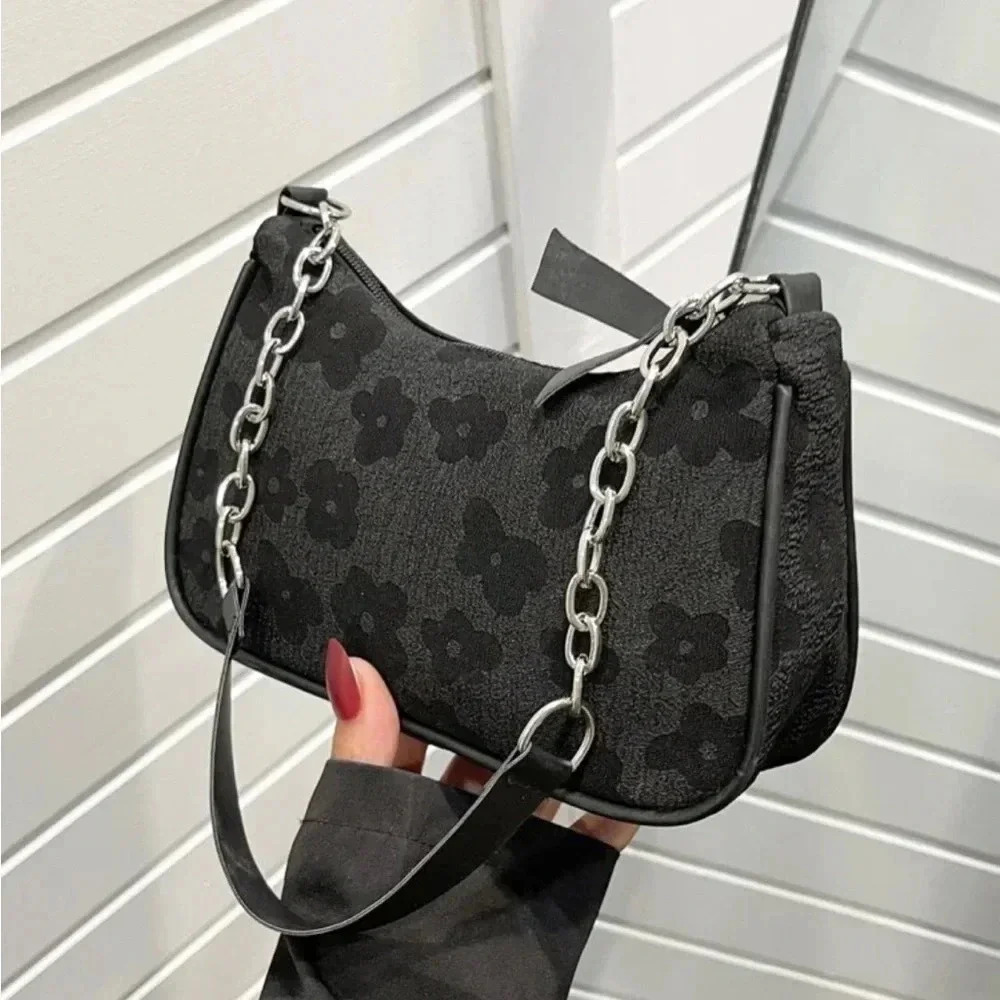 NWOT Chic Floral Pattern Chain Hobo Style Make-Up Bag